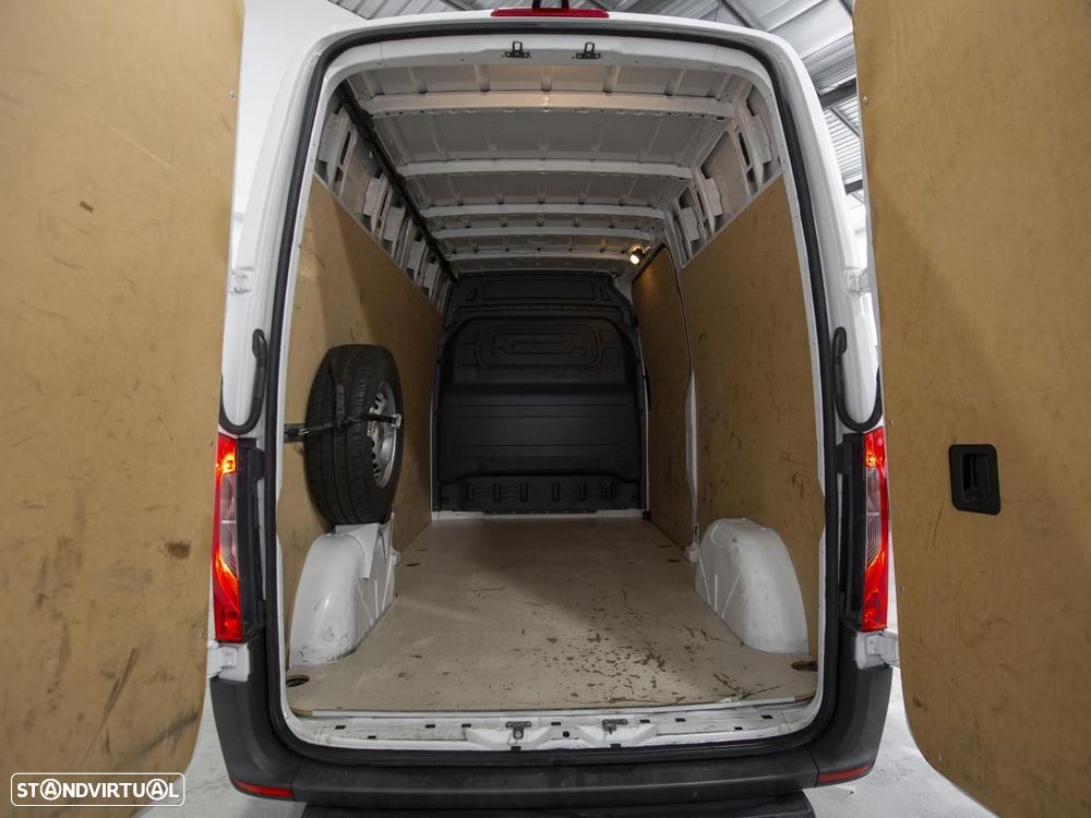 Mercedes-Benz E-SPRINTER - 8