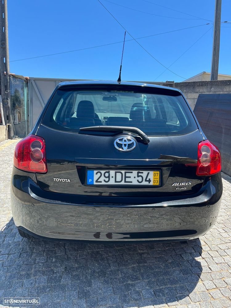Toyota Auris 2.2 D-CAT Sol+HP - 2