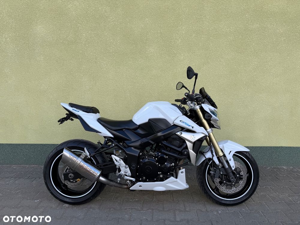 Suzuki GSR - 7