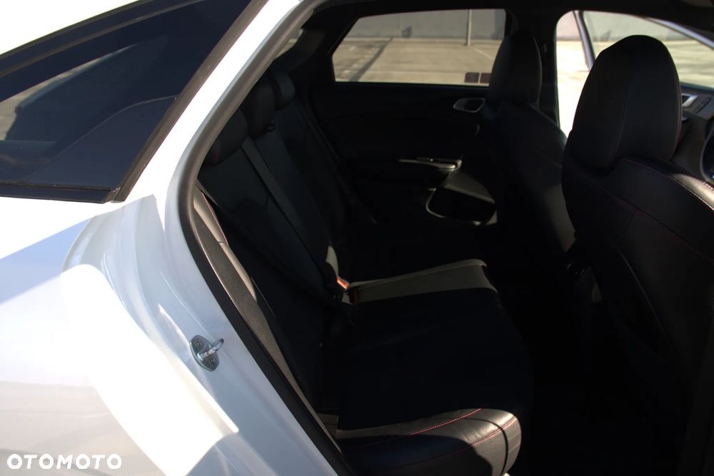 Kia ProCeed 1.6 T-GDI GT DCT - 12