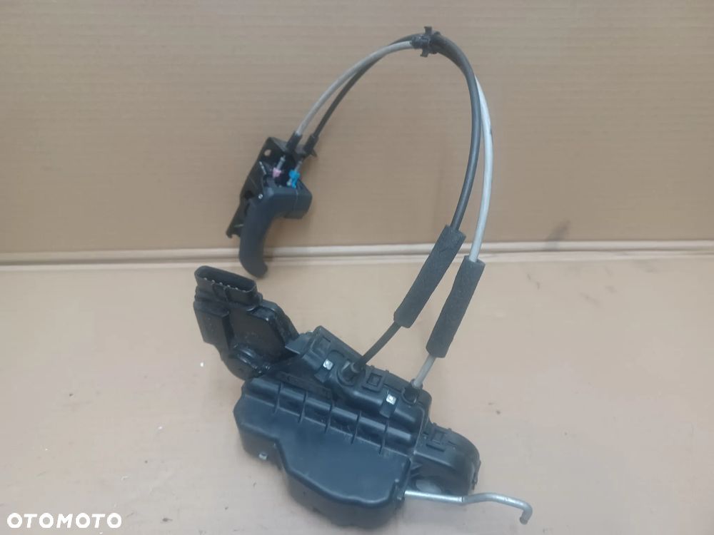 ZAMEK DRZWI LEWY PRZÓD HYUNDAI H1 6PIN - 6