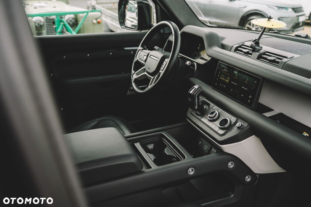 Land Rover Defender 3.0 D300 mHEV SE - 20