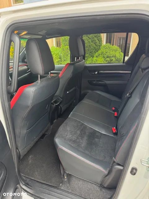 Toyota Hilux 2.8 D-4D Double Cab GR Sport 4x4 - 8