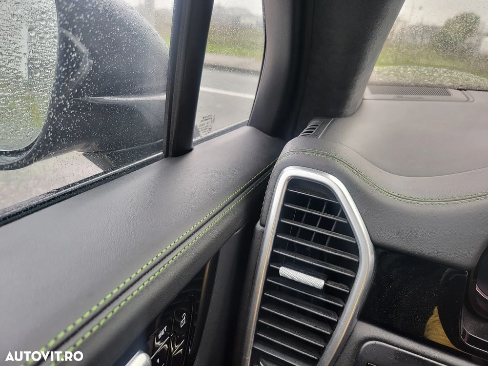 Porsche Cayenne - 28