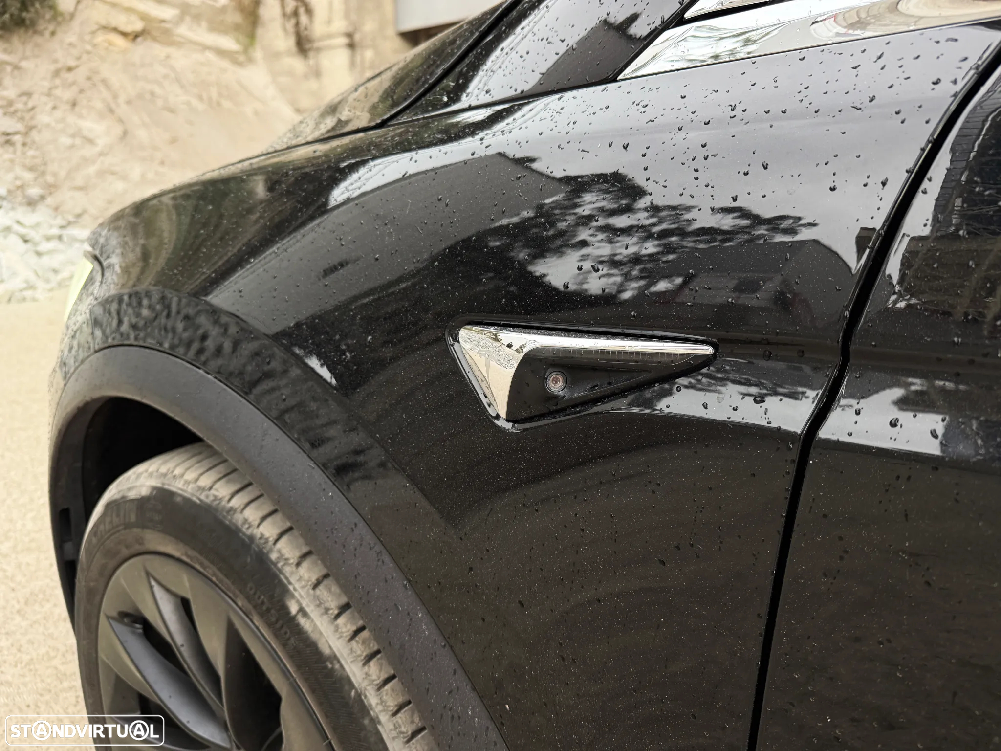 Tesla Model X - 11