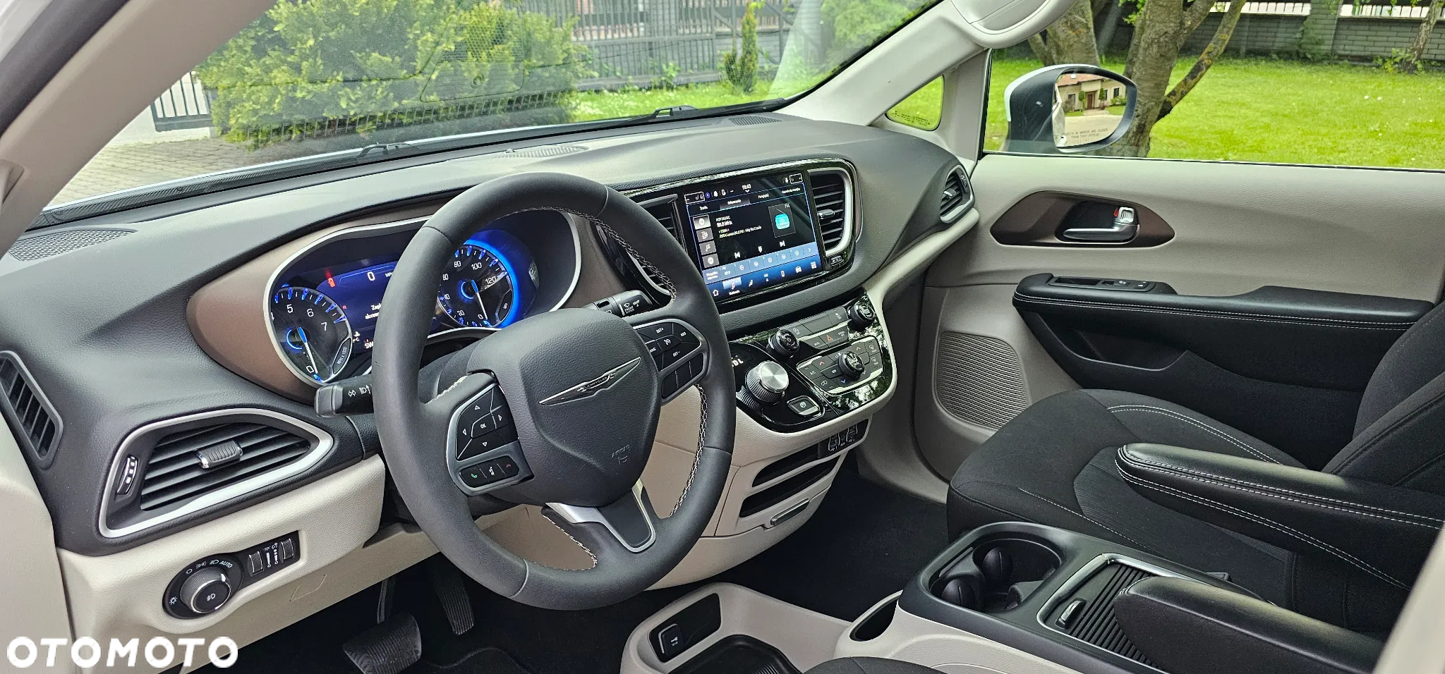 Chrysler Pacifica - 10