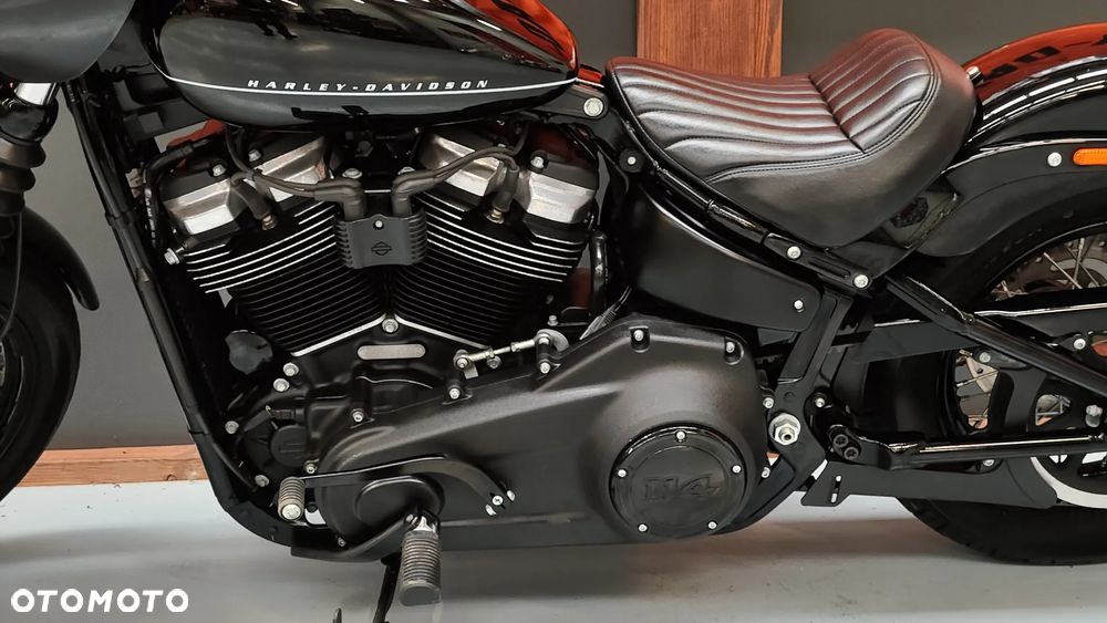 Harley-Davidson Softail Street Bob - 21