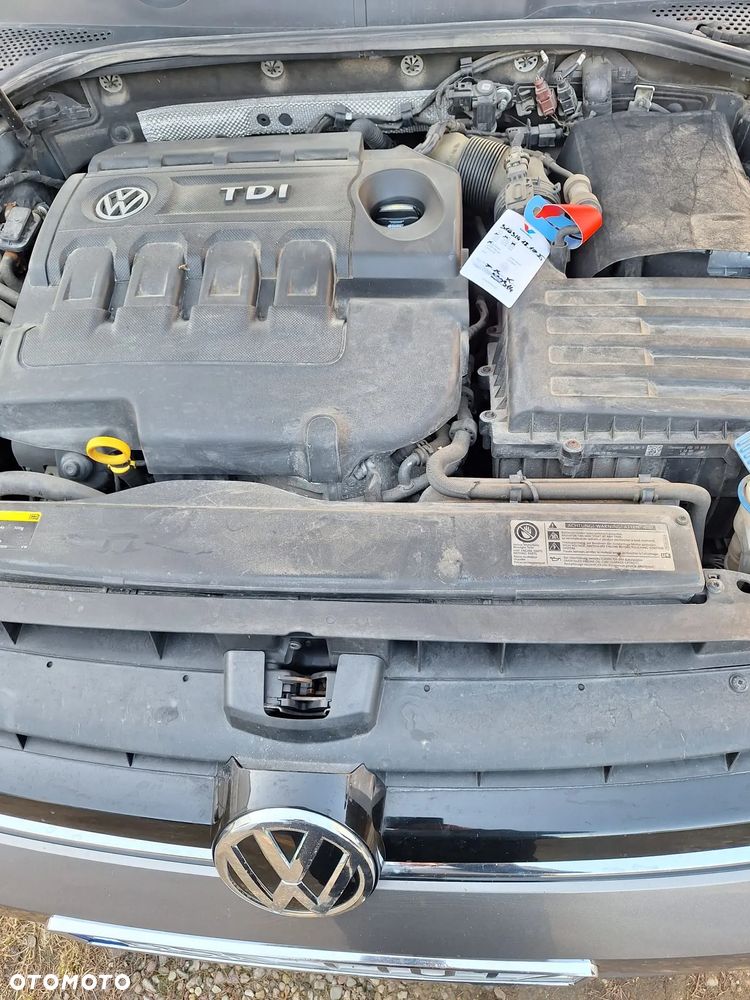 Volkswagen Golf 1.6 TDI BlueMotion Comfortline - 11