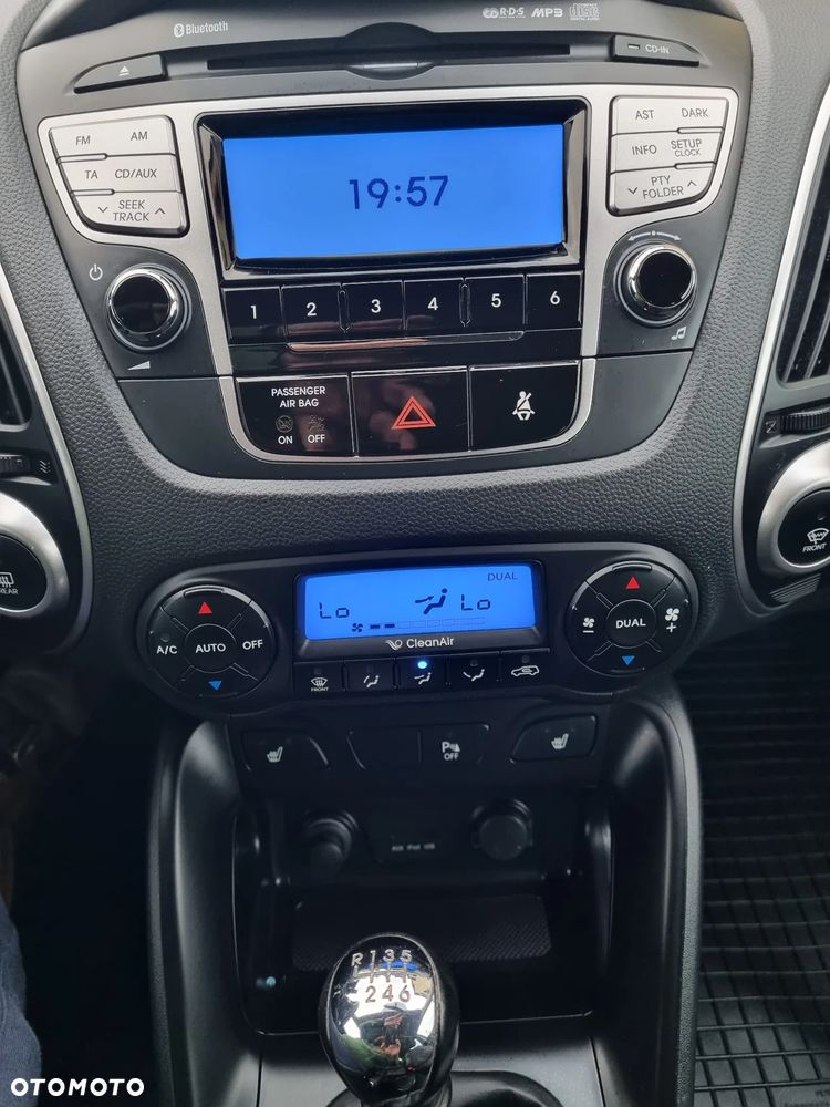 Hyundai ix35 2.0 CRDi 4WD Fifa World Cup Gold Edition - 36