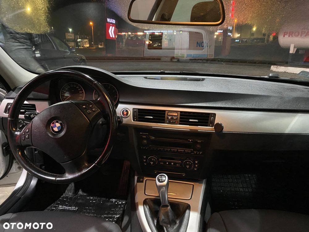 BMW Seria 3 318i - 14