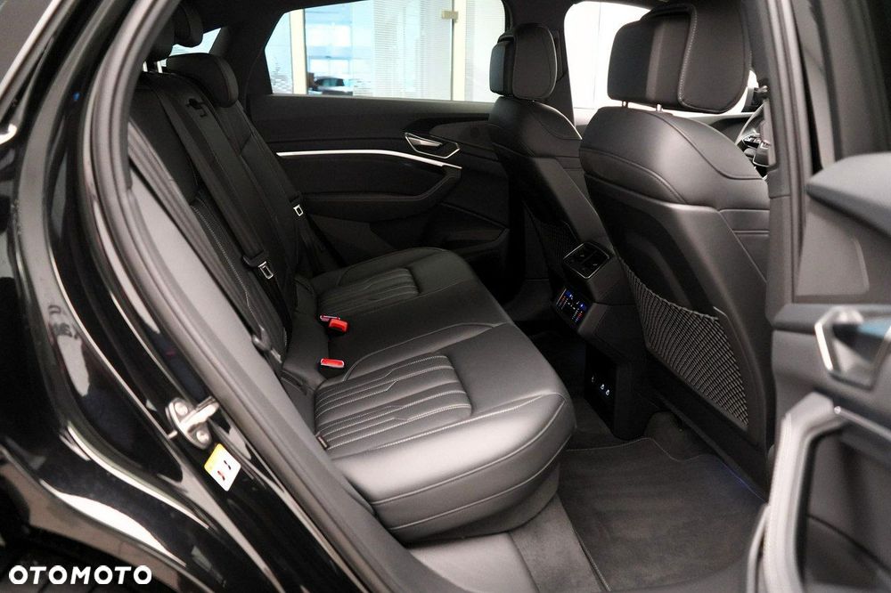 Audi Q8 Sportback e-tron - 28
