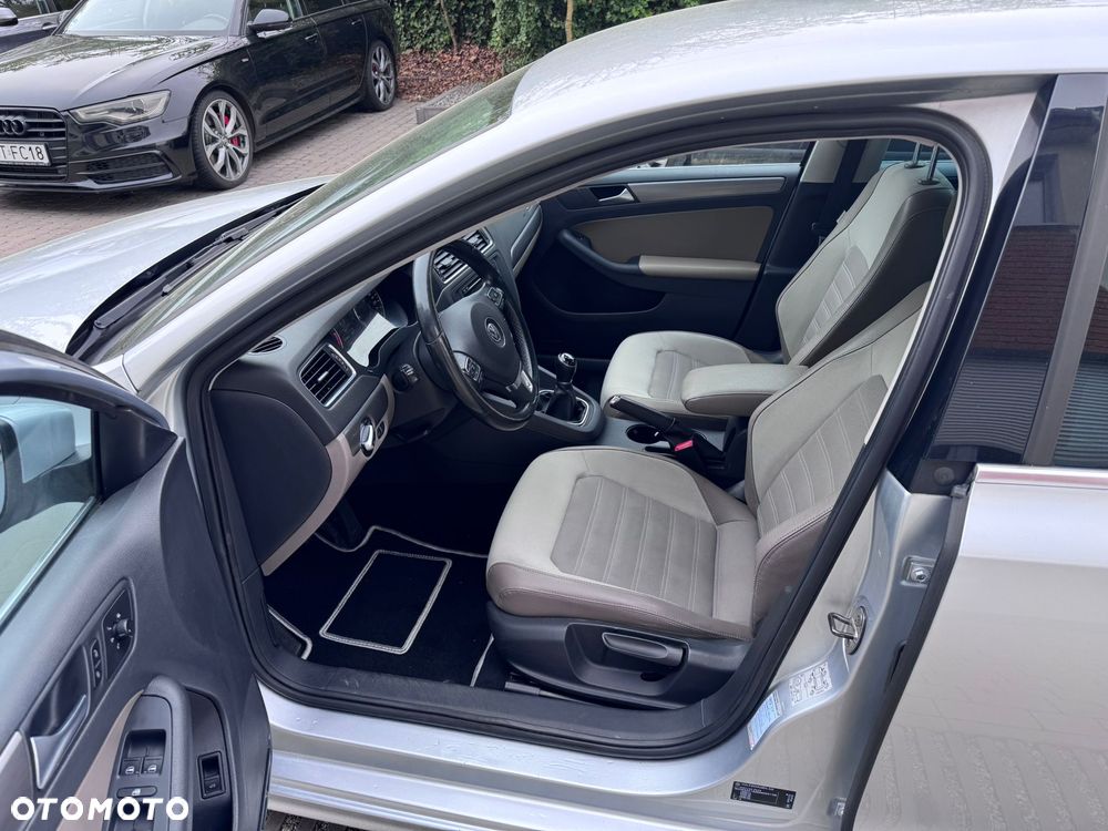 Volkswagen Jetta 2.0 TDI Comfortline - 6
