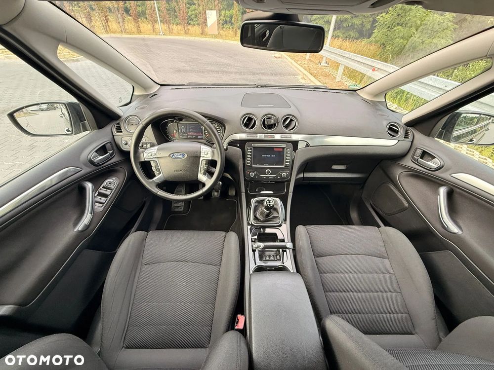 Ford S-Max - 12