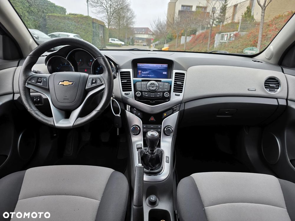 Chevrolet Cruze 1.8 LTZ+ - 12