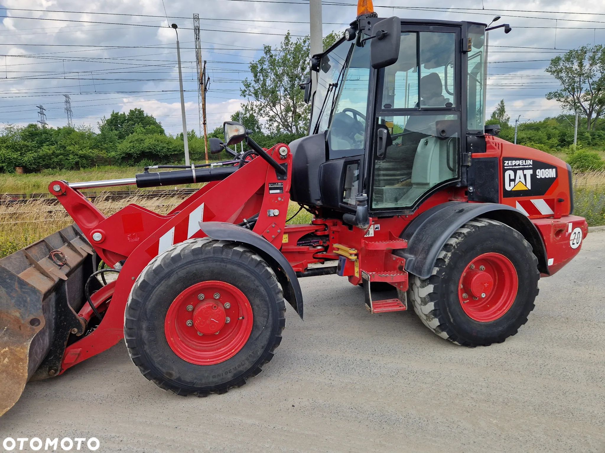 Caterpillar 908M - 1