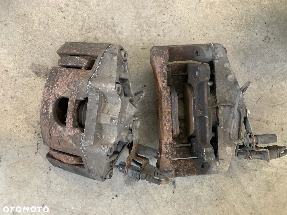 zacisk hamulcowy przód przedni lewy A6 C6 3.0 TDI BMK - 1