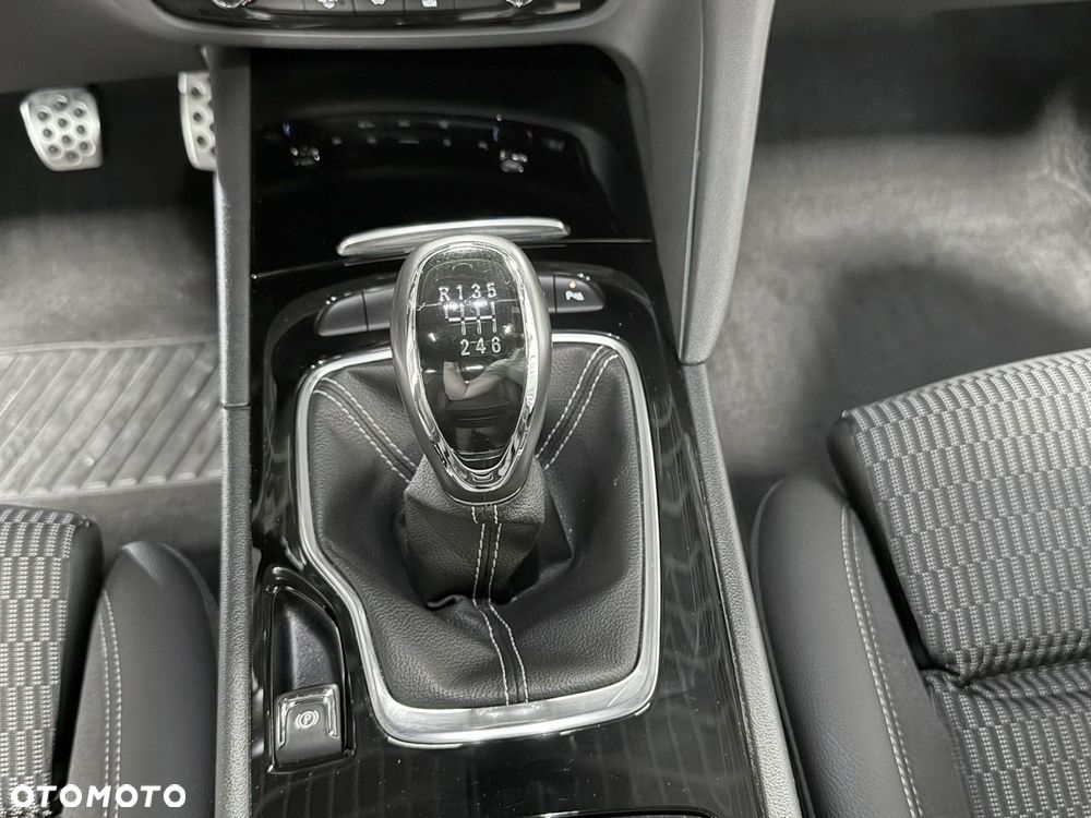 Opel Insignia - 24