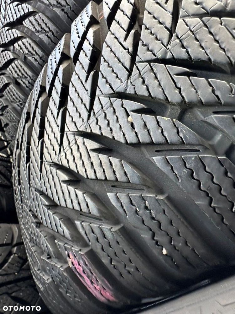 205/60r16 Goodyear UltraGrip 8_7,5mm_4szt_(13) - 8
