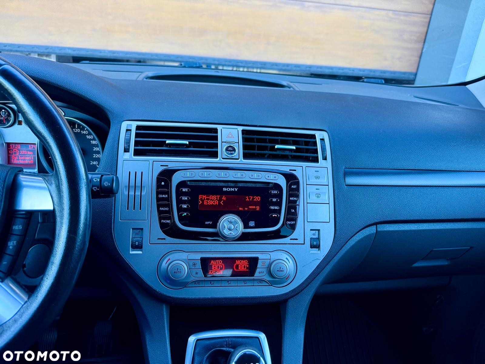 Ford Kuga 2.0 TDCi 4x4 Titanium - 24