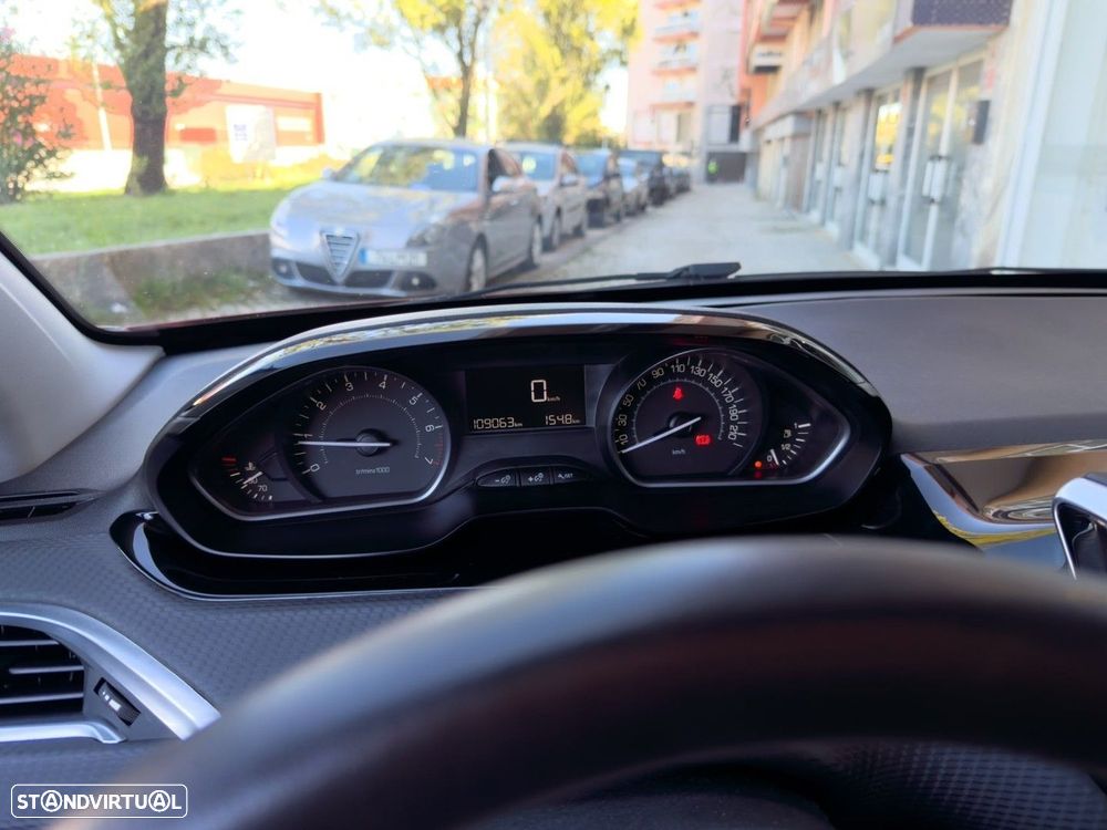 Peugeot 208 1.2 PureTech Style - 15