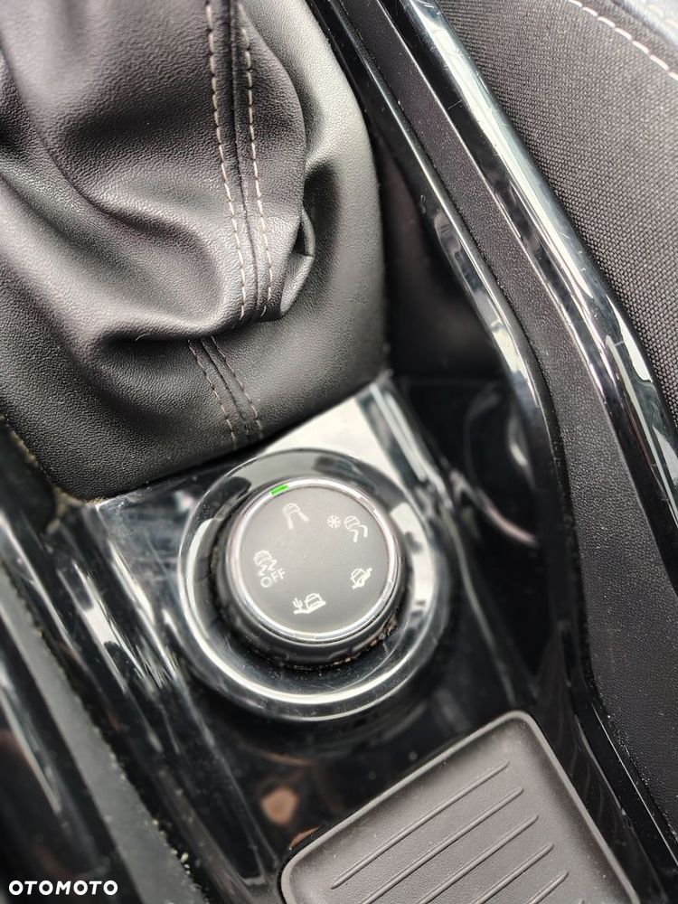 Peugeot 2008 1.2 Pure Tech Allure S&S - 21