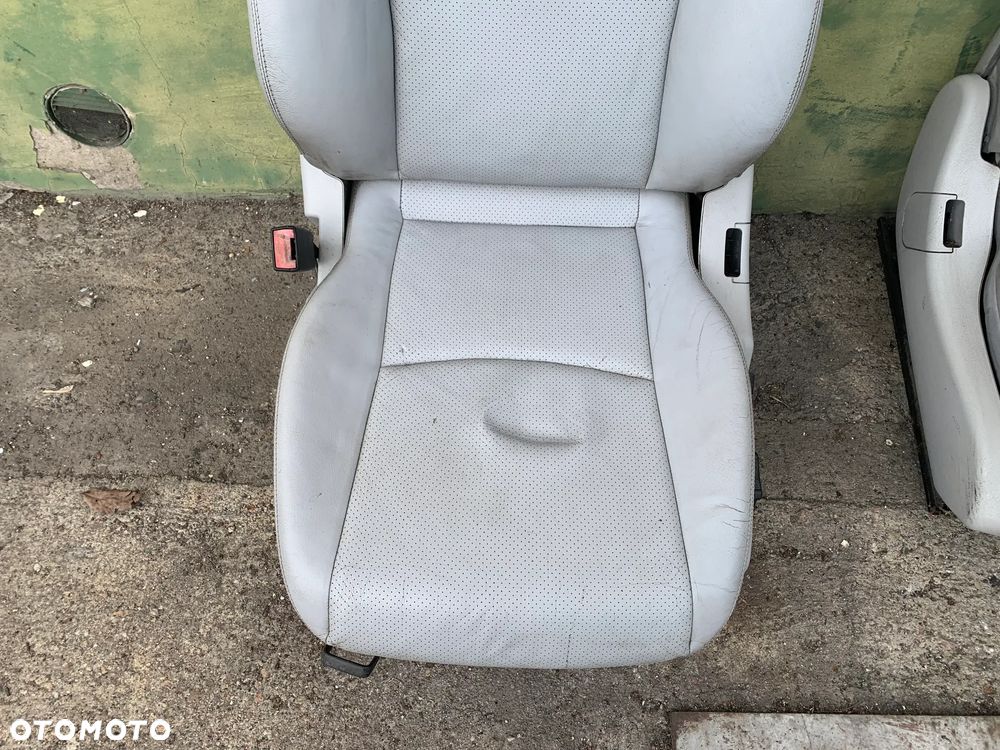 Mercedes C W203 sedan komplet foteli fotele kanapa szara skóra - 7