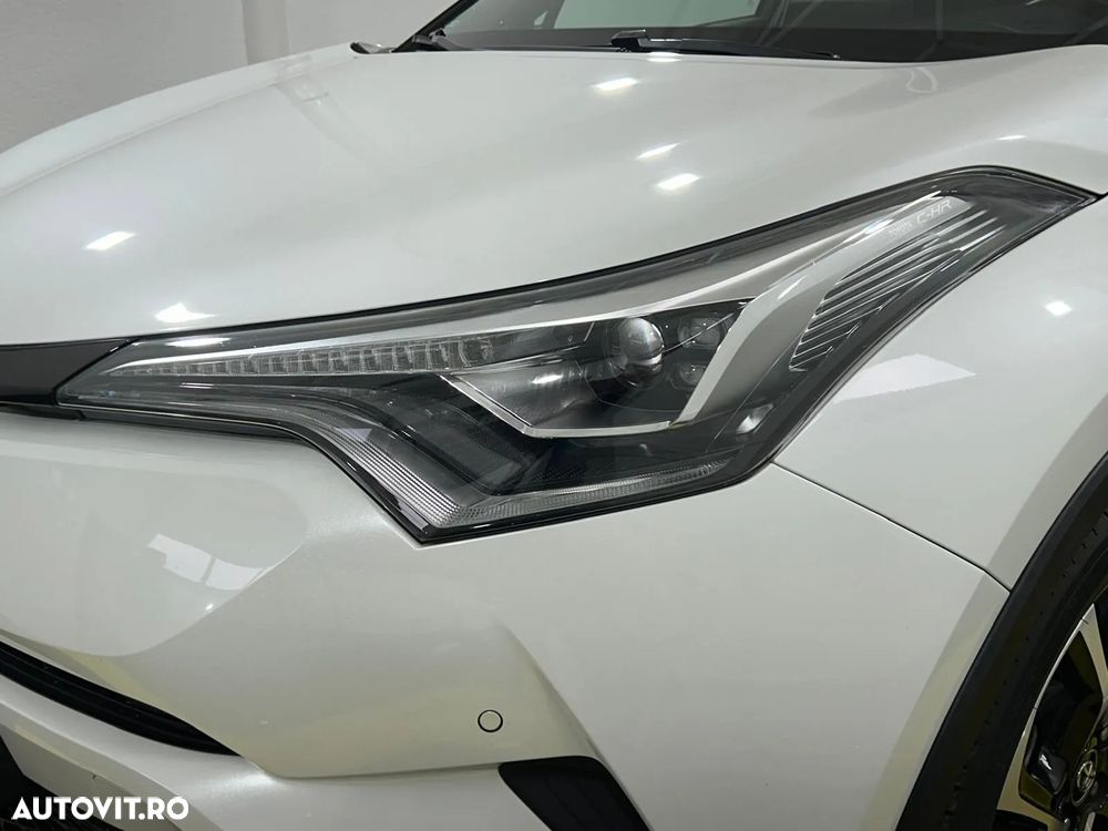 Toyota C-HR Hybrid Style Selection - 11