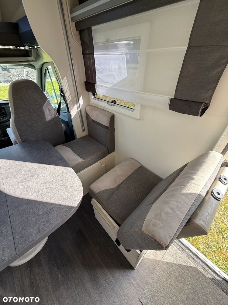 Ford CHALLENGER 380 - 11