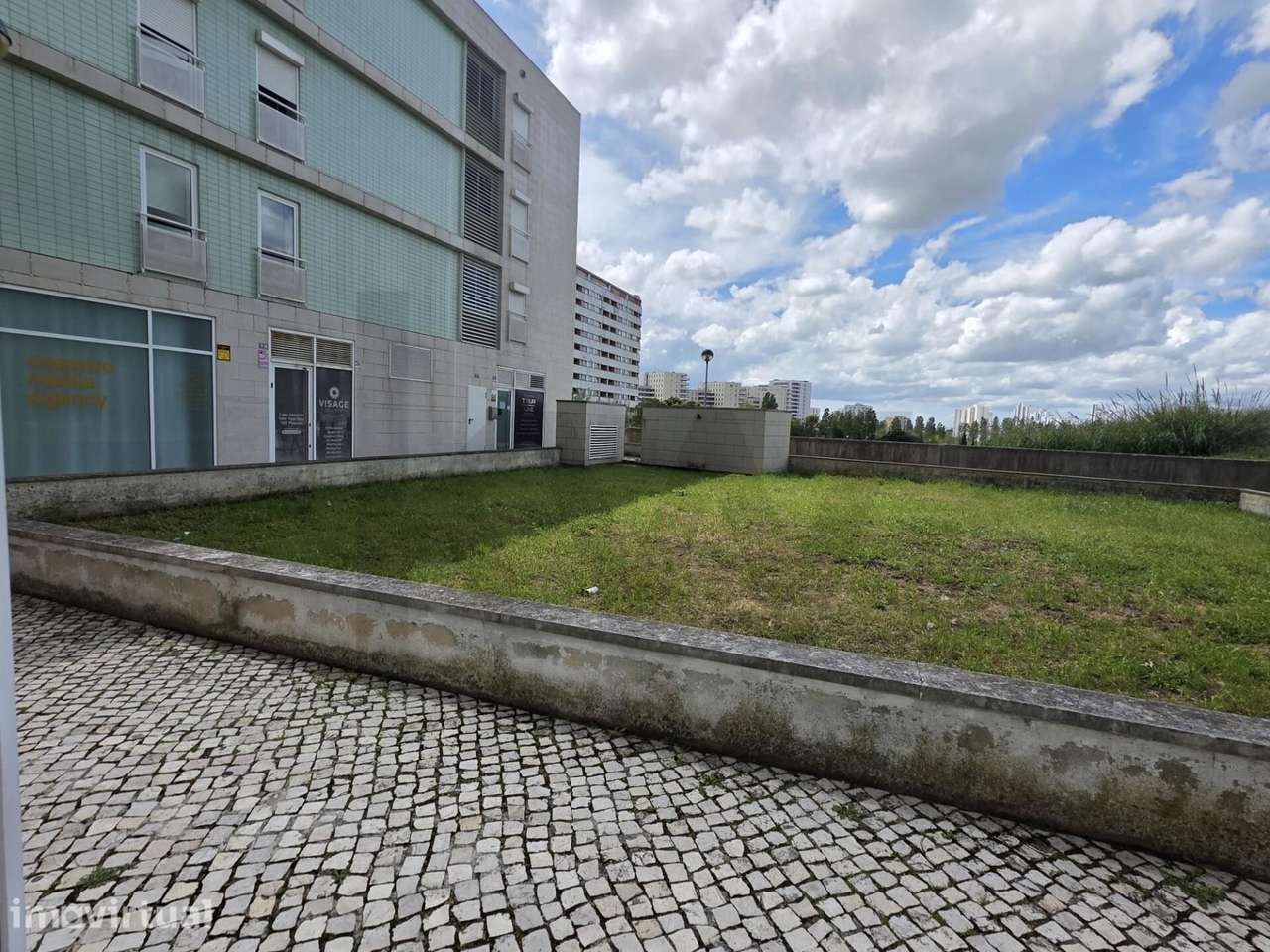 Loja com Garagem na Alta de Lisboa – Excelente Oportunidade de Investi - Grande imagem: 2/31