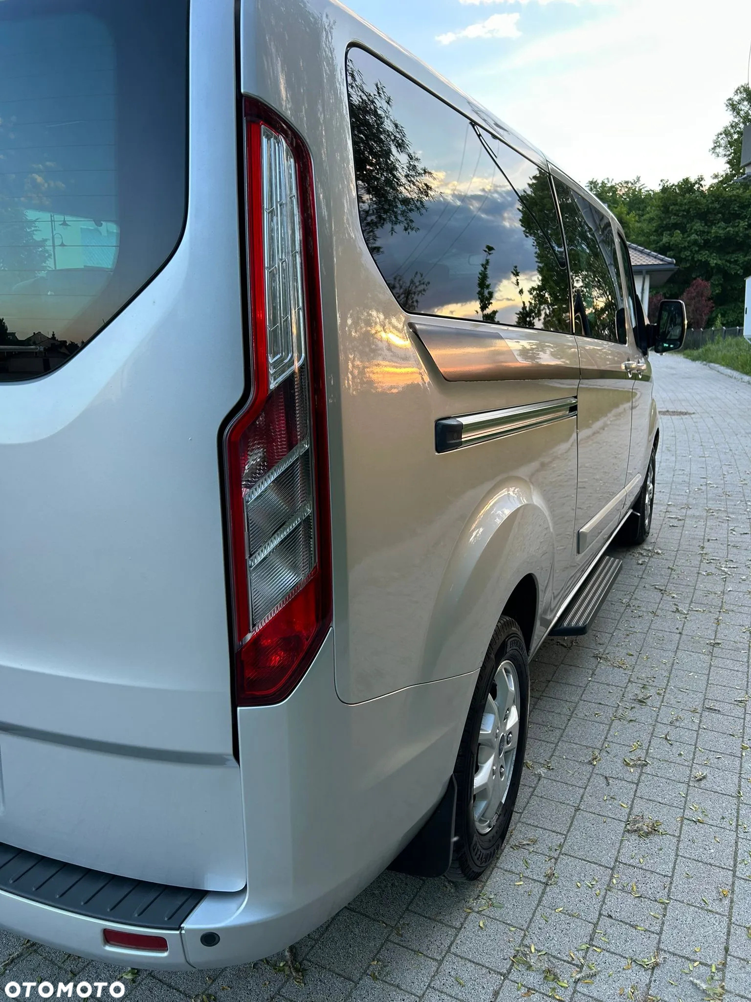 Ford Tourneo Custom - 11