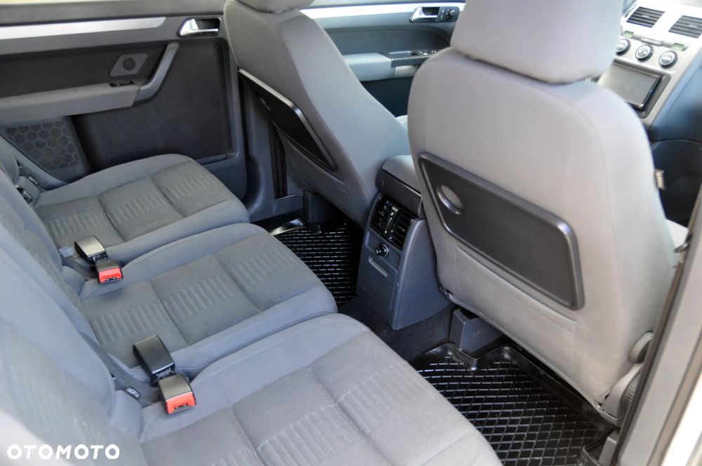 Volkswagen Touran 1.9 TDI Q-Line DSG - 8