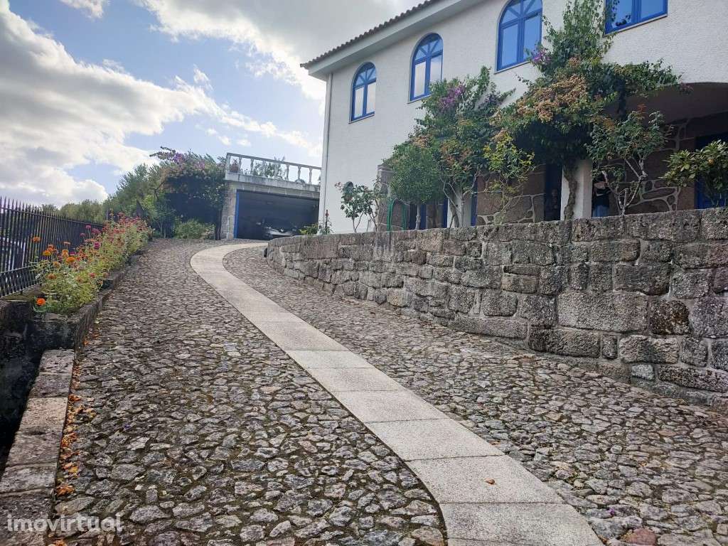 Moradia V3+1 no coração da Vila de Arcos De Valdevez - Grande imagem: 4/44