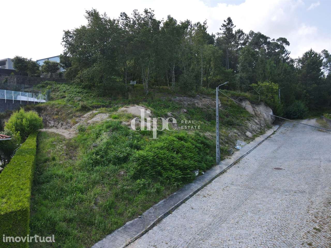 Lote de terreno com vistas panorâmicas para a cidade de Guimarães - Grande imagem: 4/13