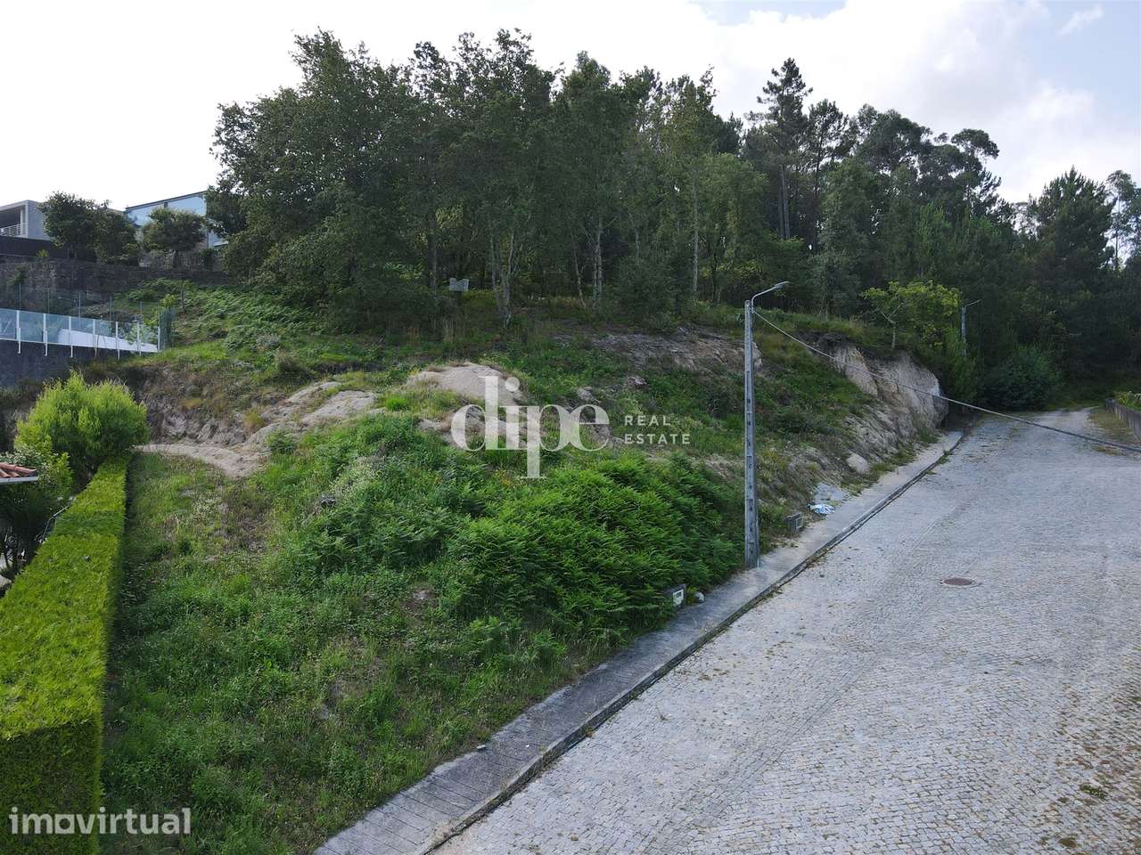 Lote de terreno com vistas panorâmicas para a cidade de Guimarães - Grande imagem: 4/13