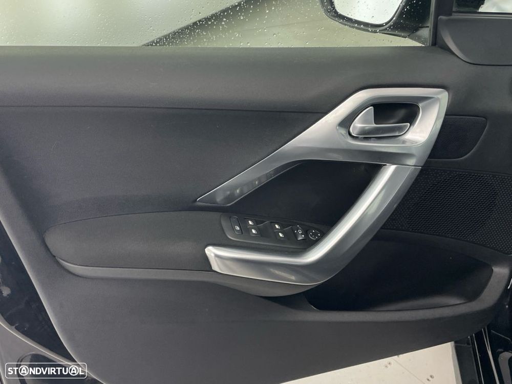 Peugeot 2008 1.2 PureTech Allure - 17