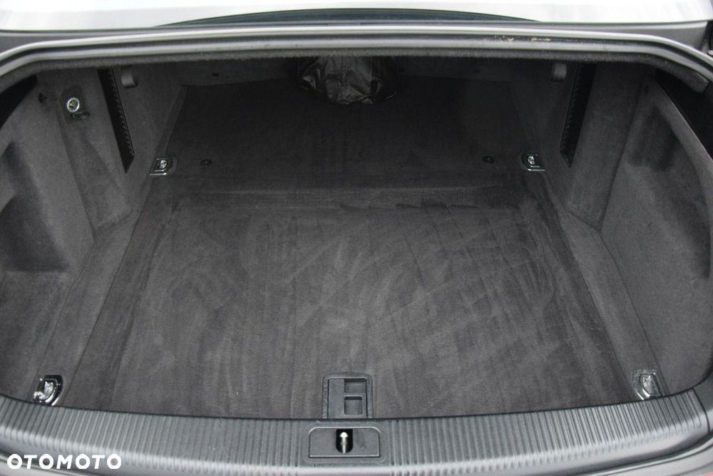 Audi S8 - 20