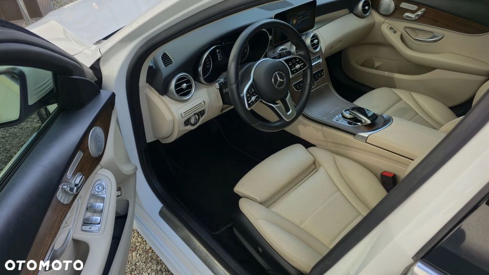 Mercedes-Benz Klasa C 300 4Matic 9G-TRONIC AMG Line - 6