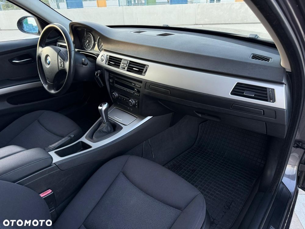 BMW Seria 3 320i - 24