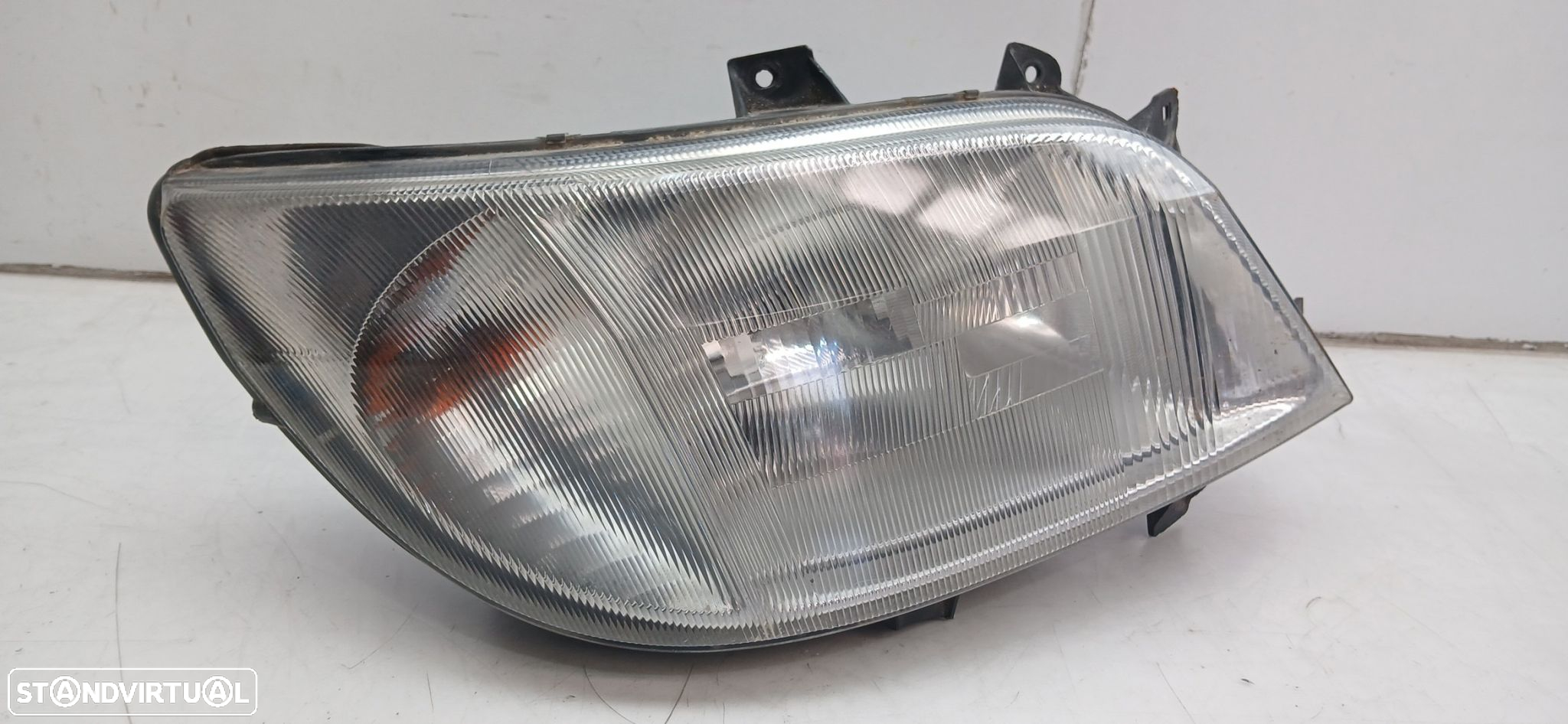 Ótica / farol direita MERCEDES-BENZ Sprinter 2-t Chassis (901, 902) - 2