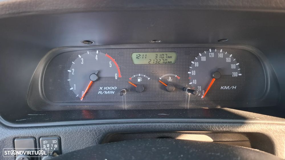 Nissan Terrano II 2.7 TDi Comfort AC - 11