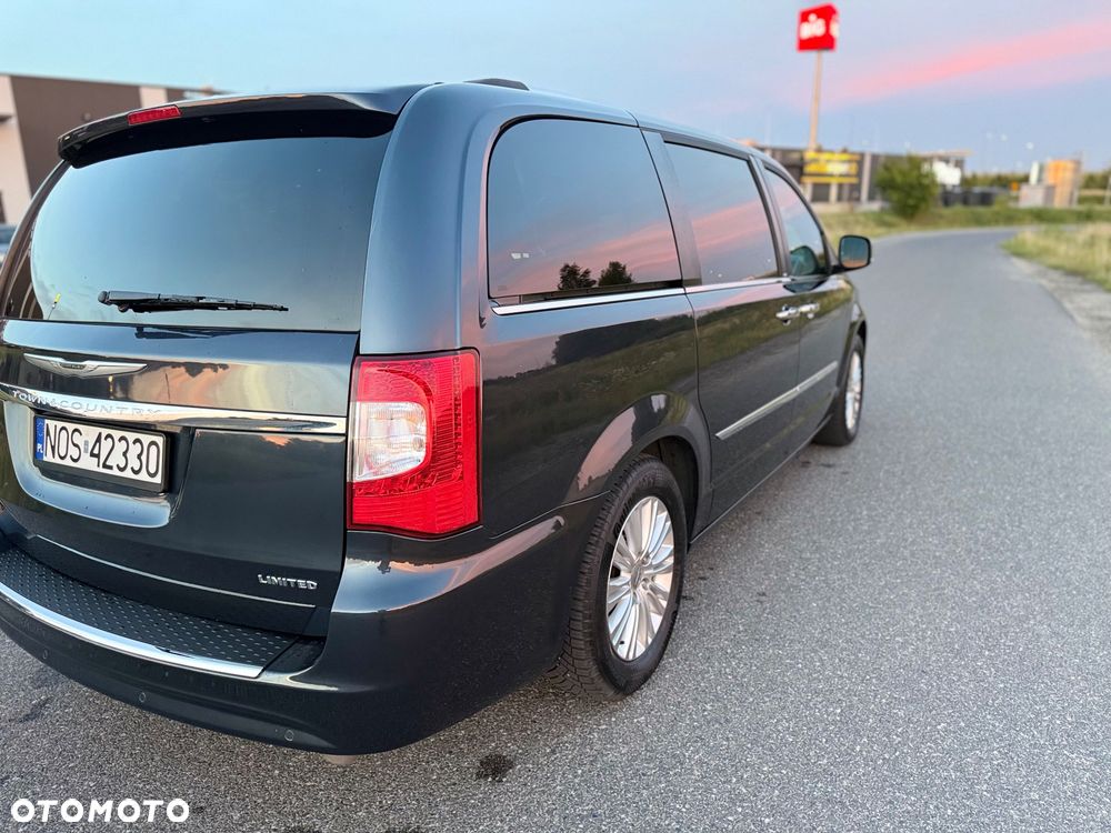 Chrysler Town & Country 3.6 Limited - 31