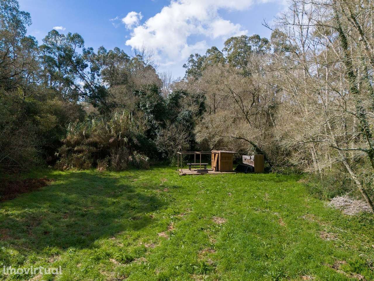 LINDO TERRENO COM RIBEIRA, ALFAMBRAS - Grande imagem: 4/19