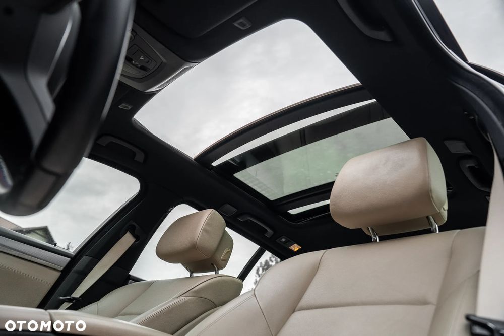 BMW Seria 5 528i Sport-Aut - 36