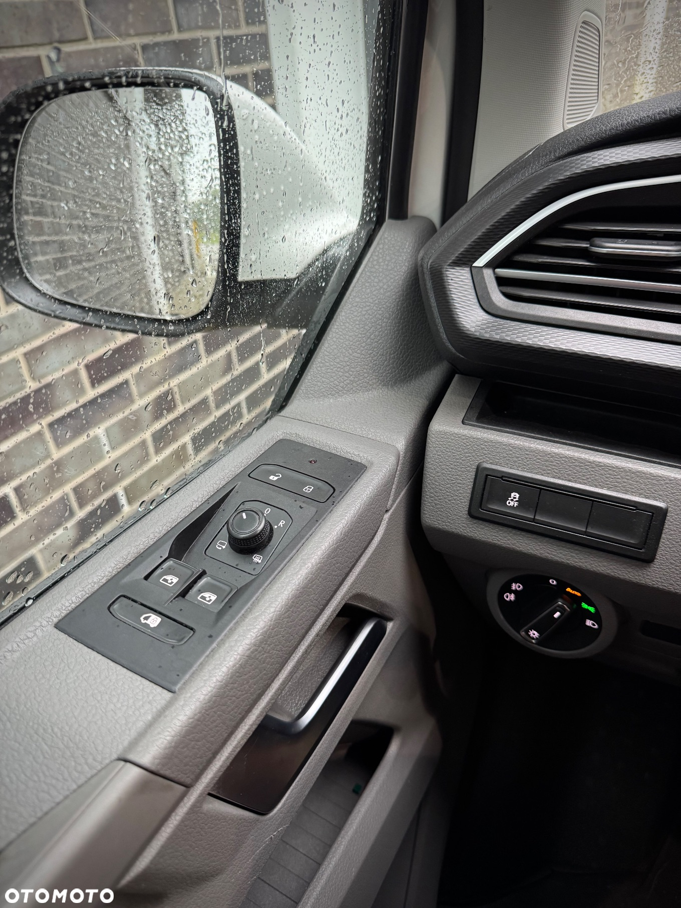 Volkswagen Transporter - 24