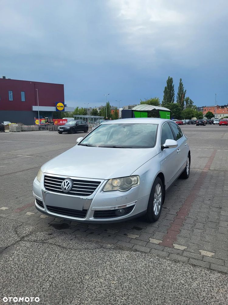 Volkswagen Passat 1.8 TSI Trendline - 1
