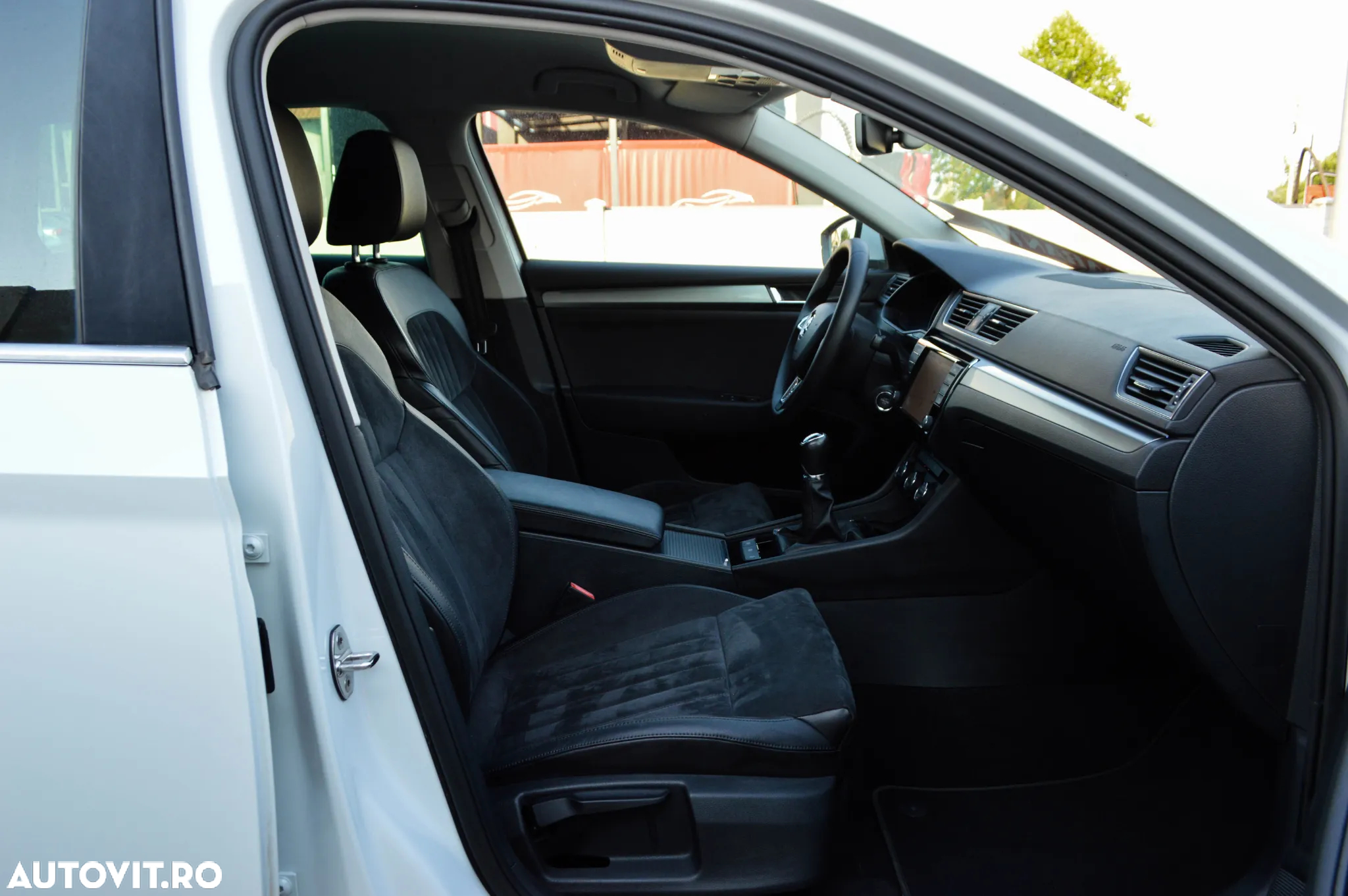 Skoda Superb Combi 2.0 TDI Style - 36