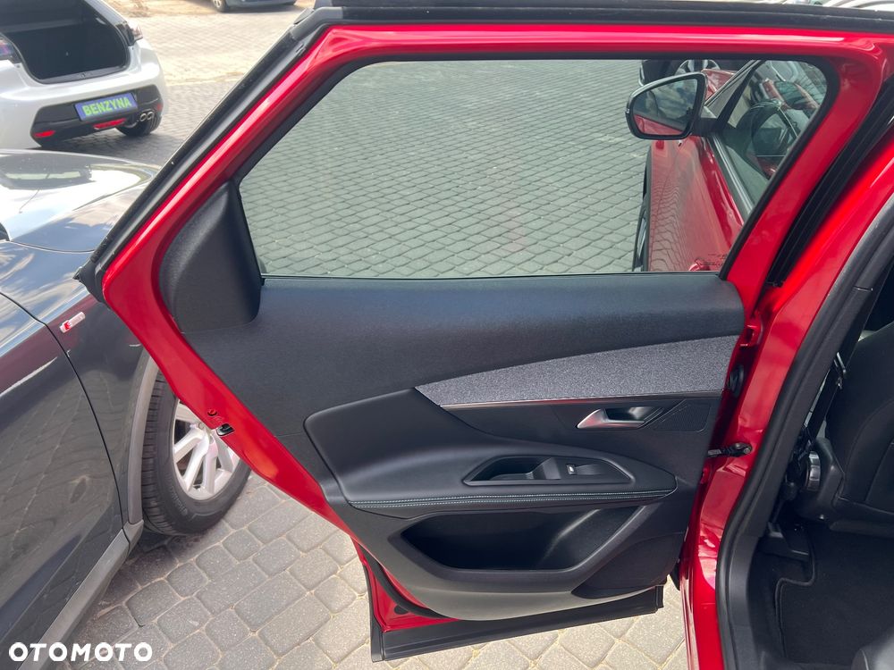Peugeot 3008 1.2 PureTech Allure S&S EAT8 - 18
