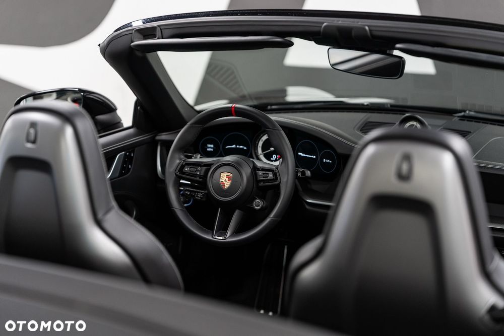 Porsche 911 Carrera 4S - 36