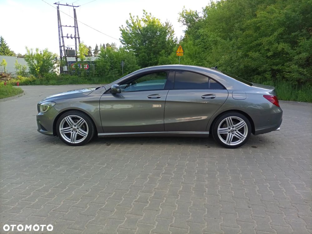 Mercedes-Benz CLA 180 AMG Line - 9