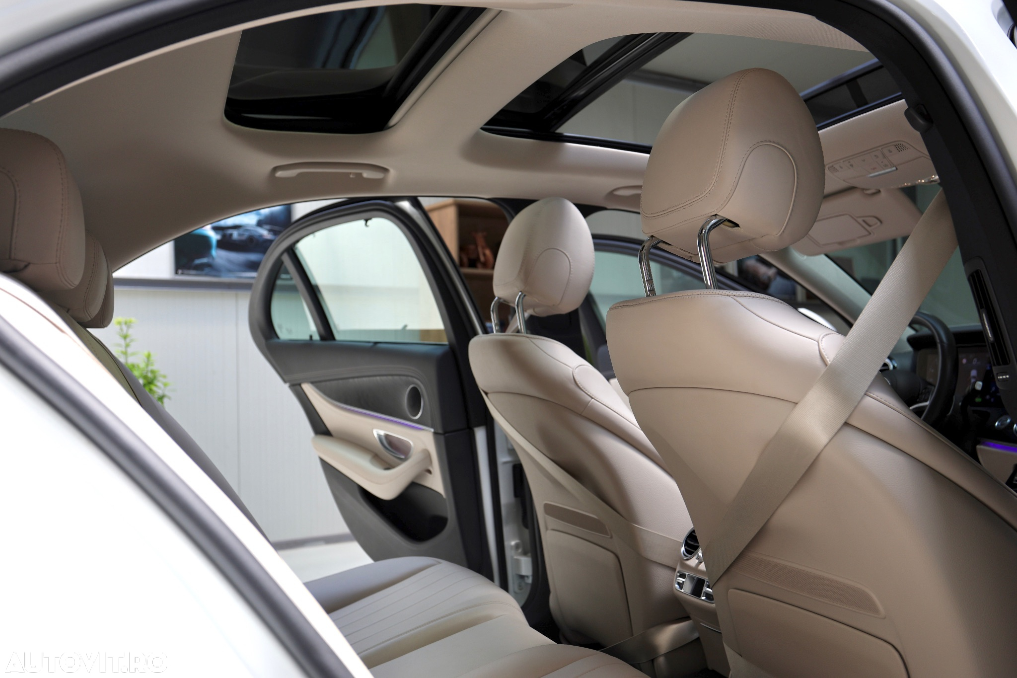 Mercedes-Benz E 300 d 4Matic 9G-TRONIC Exclusive - 13